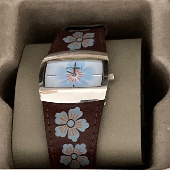 Fossil Ladies JR-8348 Analogue Fashion Leather Strap Wristwatch NOS Box New Batt - Picture 3 of 8